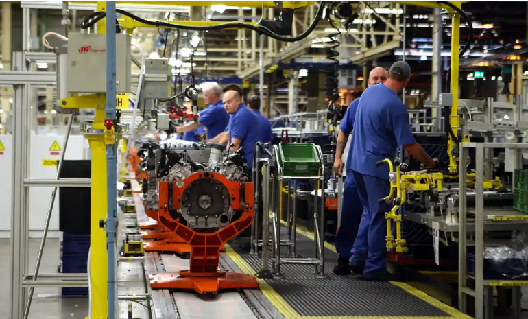 Skills shortages in UK pushing up workers’ pay, says survey